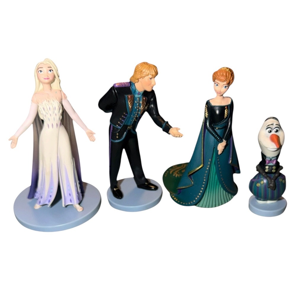 Disney Frozen 2 Figurine Set Elsa Anna Kristoff Olaf Queen Finale Outfits 4pc